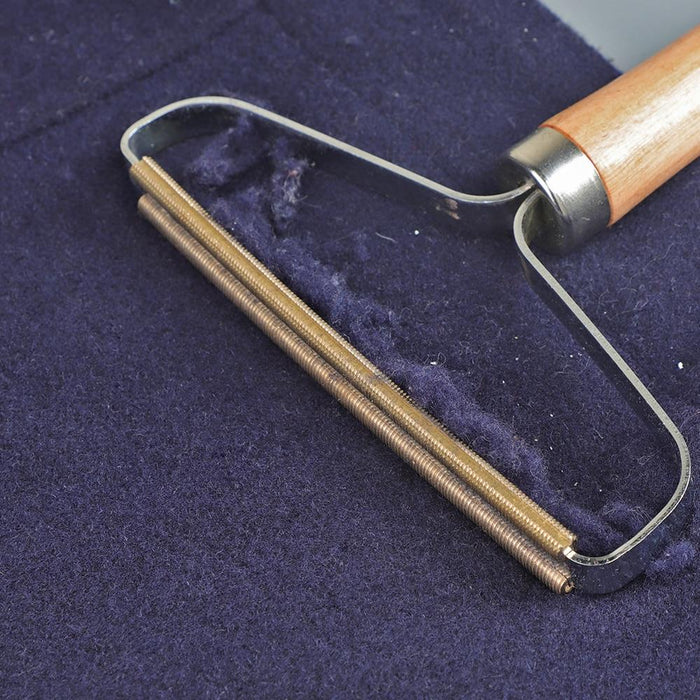 Fuzz-free Fabric Lint Remover - Gear Elevation