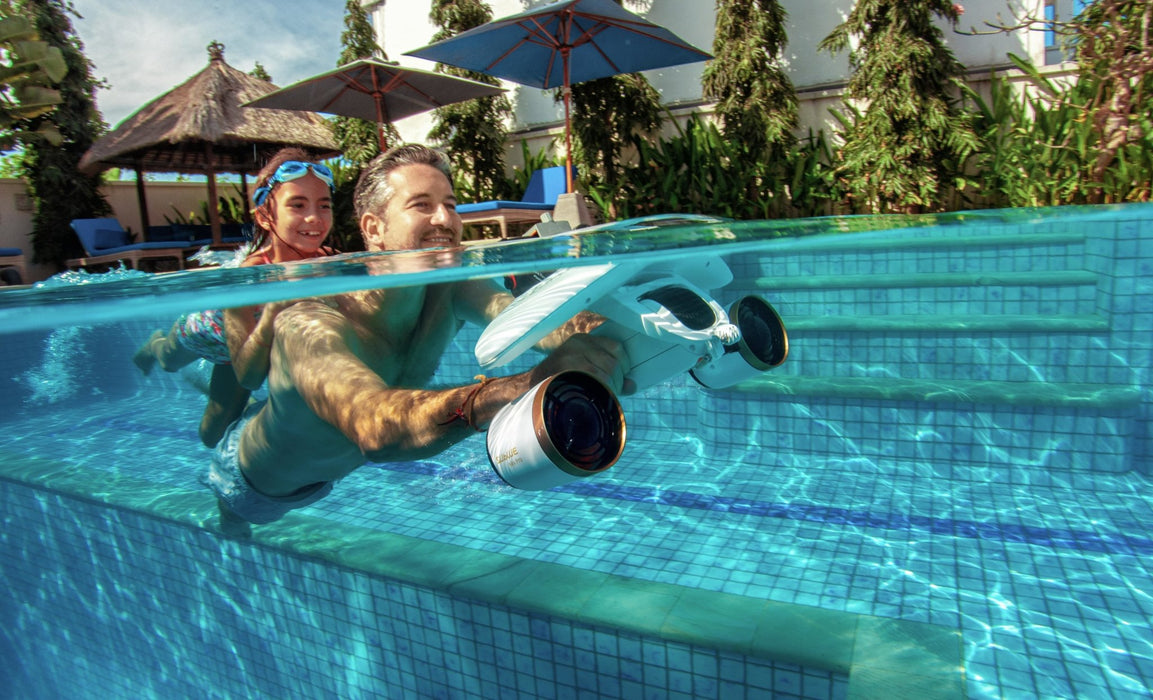 Underwater Scooter with Action Camera Mount - Gear Elevation